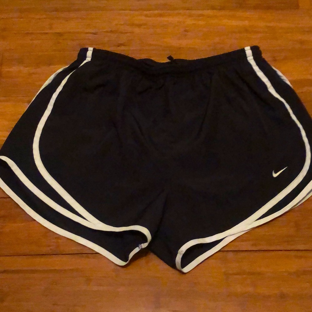 Women’s Medium Black Nike Dri-Fit Running Shorts